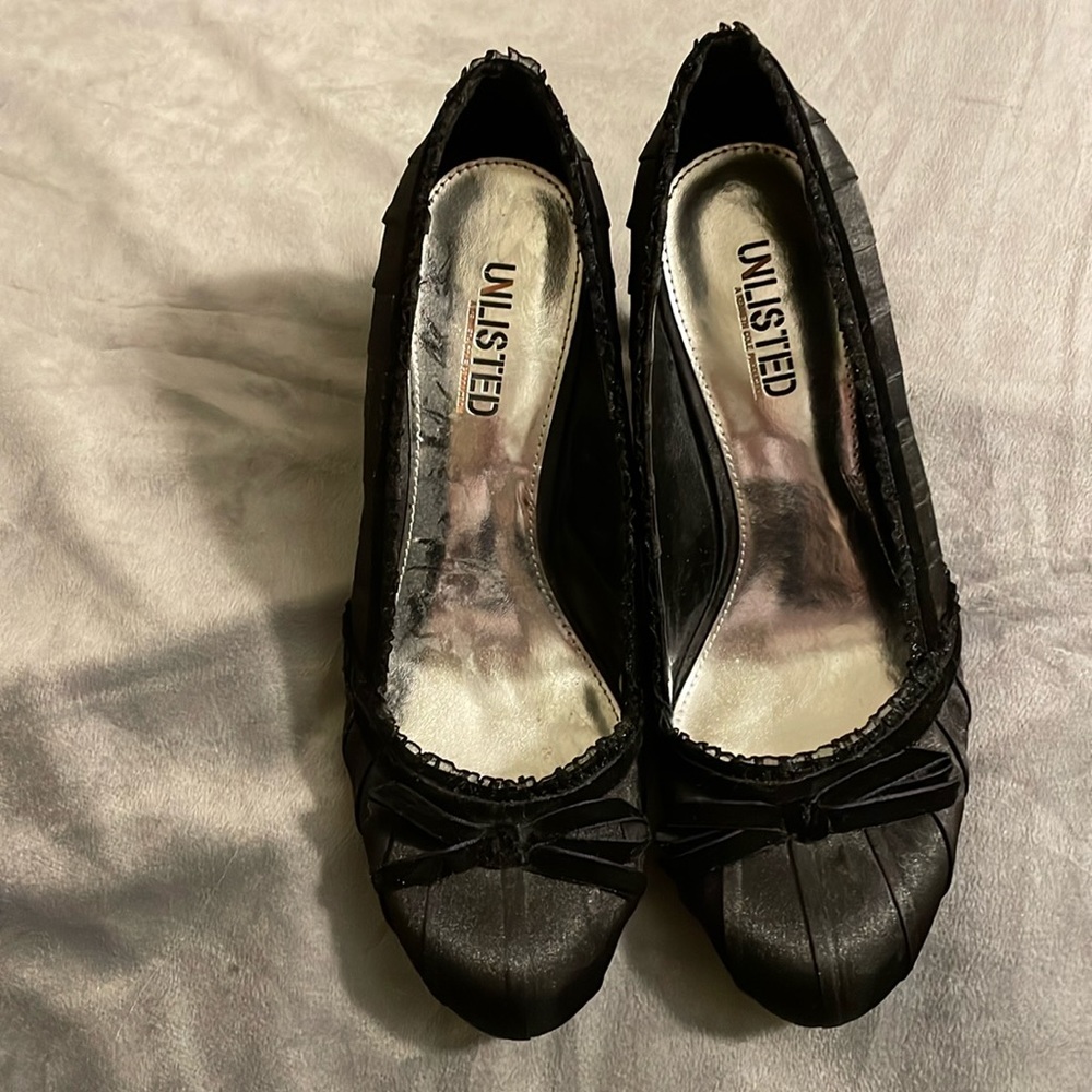 UNLISTED BLACK SATIN LIKE HEELS 2.5” high Size 9M